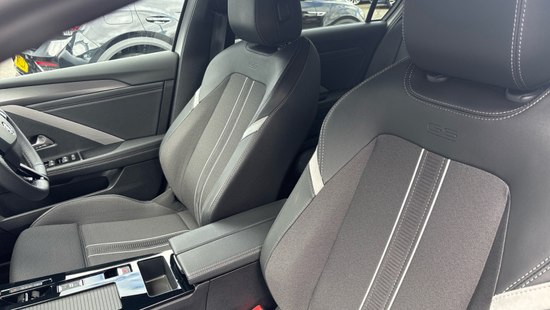 Vauxhall Astra 1.2 Turbo 130 GS 5dr Auto Petrol Hatchback